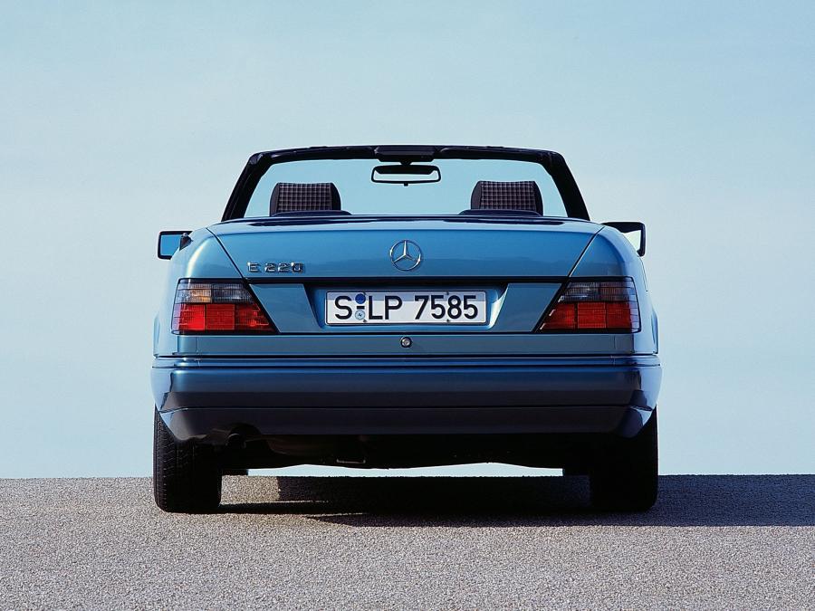  Mercedes-Benz E220 Cabriolet 1993 года  (фото 24 из 27)
